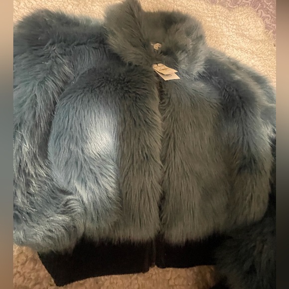 Express Faux Fur Bomber Jacket - Picture 5 of 10